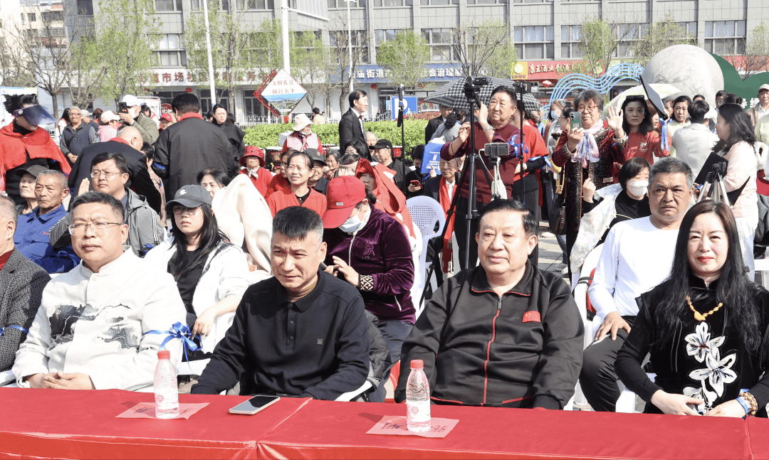 泰山脚下蓝丝带 守护星星不孤单(图2)